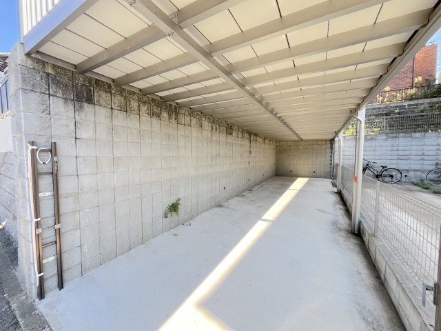 下原２丁目戸建ての駐車場