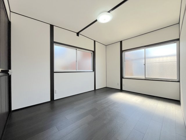 下原２丁目戸建ての洋室