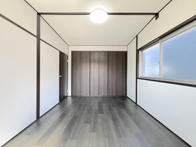 下原２丁目戸建ての洋室