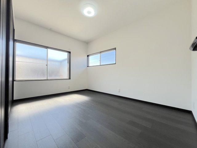 下原２丁目戸建ての洋室