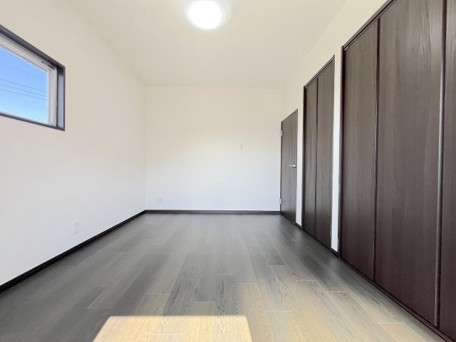 下原２丁目戸建ての洋室