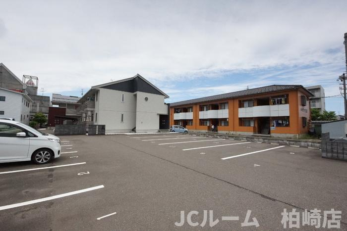 柏崎市日吉町のアパートの駐車場