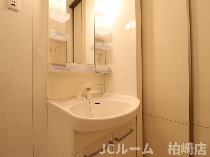 柏崎市日吉町のアパートの洗面所