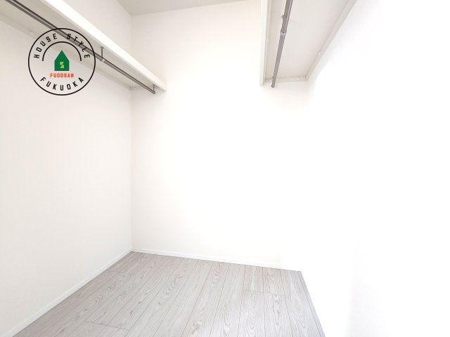 福岡市東区奈多1丁目第2-6棟（3号棟）の内観：施工例|洋服や大きな荷物が多い方や人数の多いご家族などは、一般的なクローゼットよりもウォークインクローゼットのほうが使い勝手が良いです。