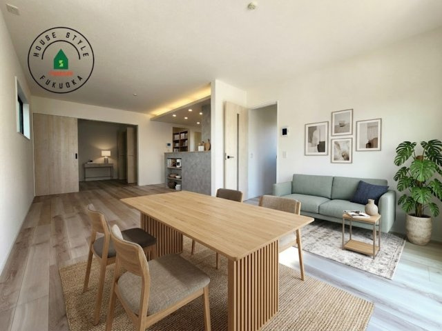 福岡市東区奈多1丁目第2-6棟（3号棟）の内観：施工例|明るく開放的なリビングダイニングは豊かな陽光が注ぎ込み、やすらぎの空間を演出してくれます。ご家族で楽しいひとときをお過ごし下さい。※家具はCGを合成したものです。