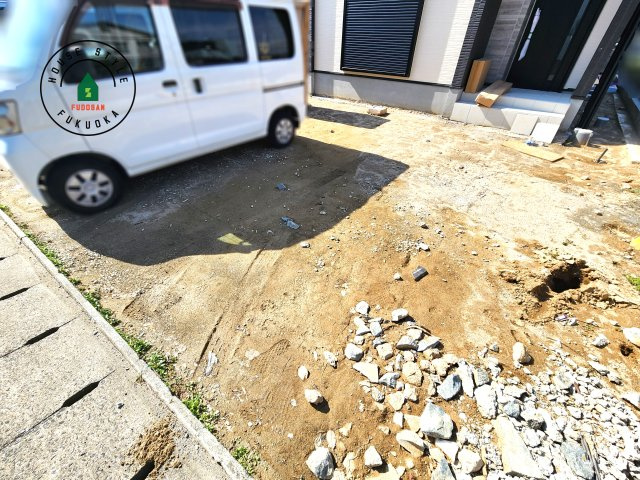 福岡市東区奈多1丁目第2-6棟（3号棟）の駐車場|広々した駐車場になります。3台並列駐車となります。