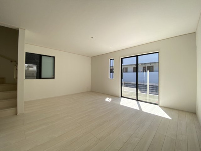 【居間・リビング】 | 那覇市具志（全7棟）C号棟 | C号棟　LDK17.18帖♪人気のリビング階段♪