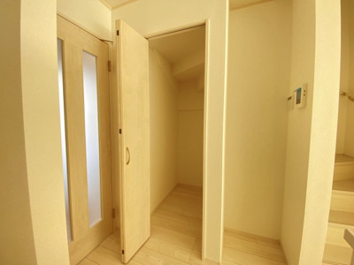 【収納】 | 那覇市具志（全7棟）C号棟 | C号棟　階段下収納付き♪