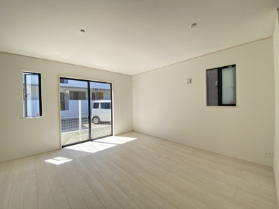 【居間・リビング】 | 那覇市具志（全7棟）C号棟 | C号棟　LDK17.18帖♪人気のリビング階段♪