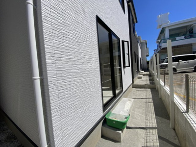 【庭】 | 那覇市具志（全7棟）C号棟 | C号棟　リビング外側♪