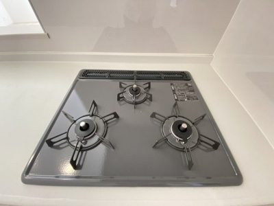 【キッチン】 | 那覇市具志（全7棟）C号棟 | C号棟　三口コンロ♪