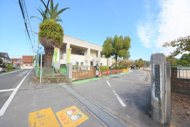 大野城市中央１丁目第1-3棟（2号棟）の周辺|大野小学校