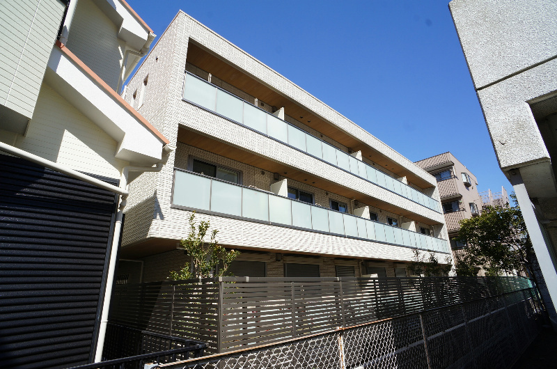 江戸川区小松川４丁目の賃貸マンションの外観|南側からの外観！重厚な印象がポイント♪