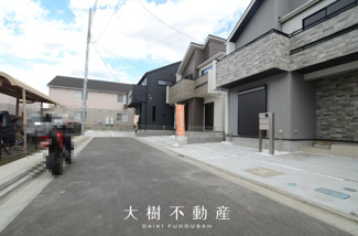 【前面道路含む現地写真】