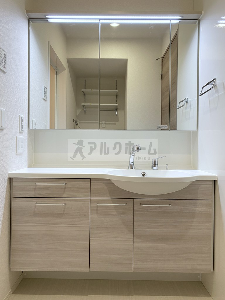 プティパレの独立洗面台