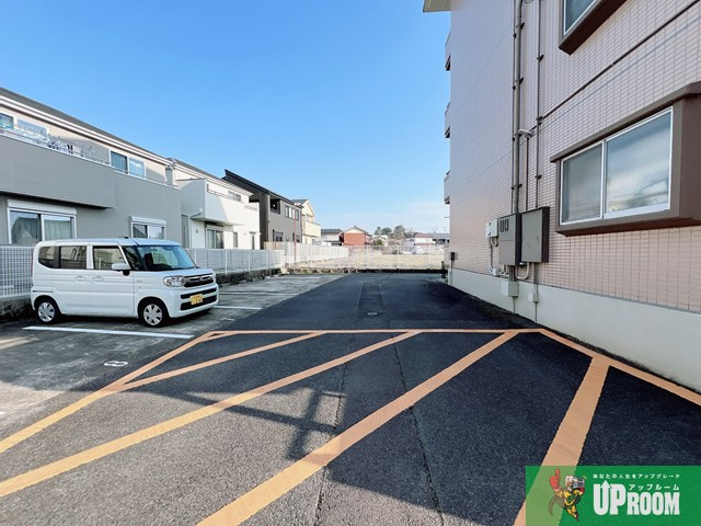 グランドール犬山の駐車場