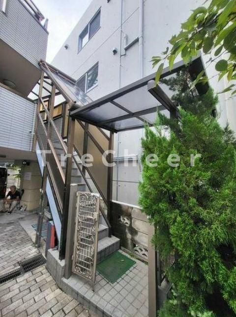 メルベーユ新宿のエントランス