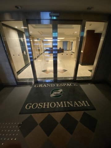 グランエスパス御所南のエントランス