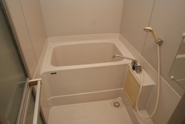 Bustle岐阜羽島の浴室