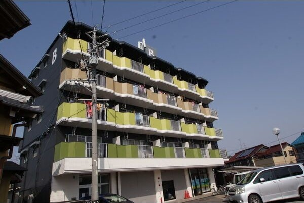 Bustle岐阜羽島の外観