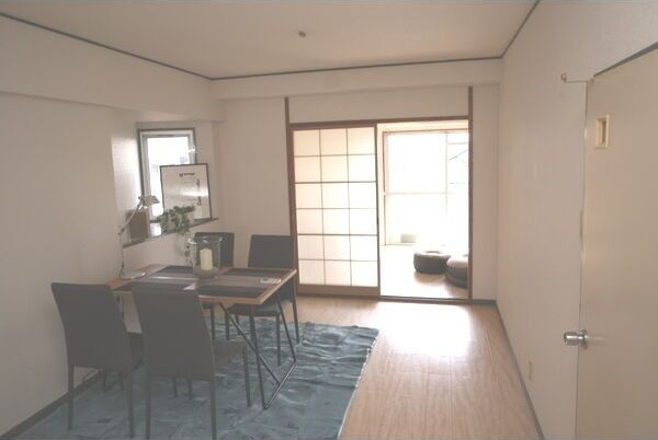 Bustle岐阜羽島の居間・リビング