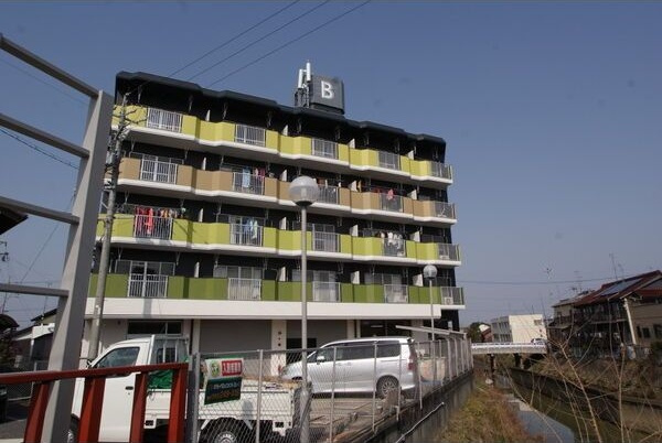 Bustle岐阜羽島の外観