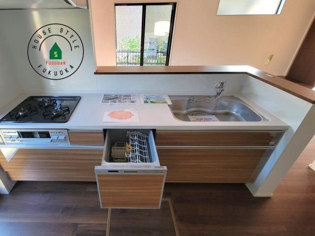 福岡市東区奈多1丁目第2-6棟（6号棟）の内観：施工例|キッチン。グリル・食器洗い乾燥機・浄水器も完備。