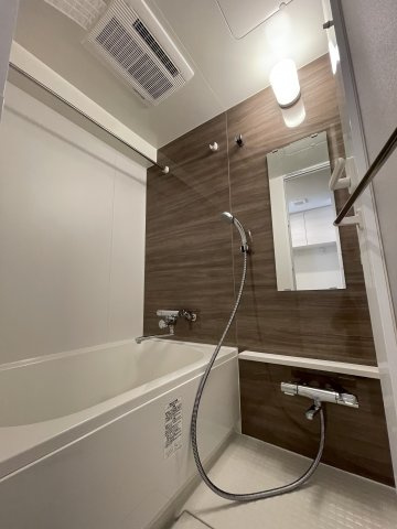 エル・セレーノ大阪天神橋の浴室|落ち着いた空間のお風呂です