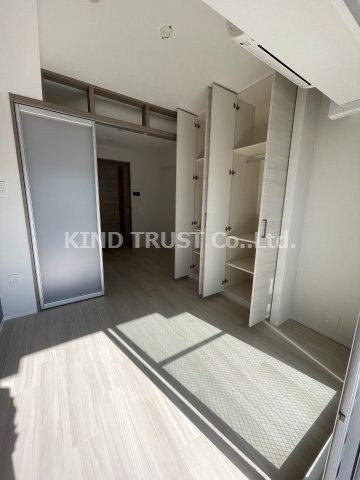 エル・セレーノ大阪天神橋の居間・リビング|日差しの差し込むお部屋です