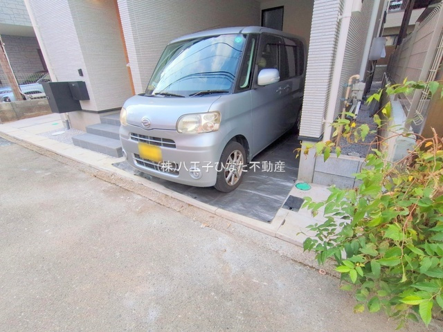 祝　成約済み　八王子市　子安町　新築戸建ての駐車場|～仲介手数料無料☆八王子ひなた不動産～　八王子市子安町　新築戸建て