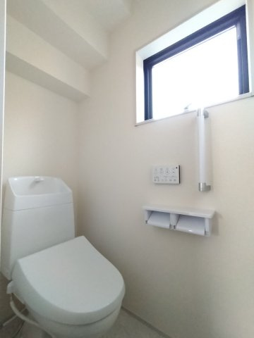 笠間市岩間駅西　第2の内装|同施工階段です。手摺があるので、転倒・転落防止に繋がり・・階段手摺があることでどの世代でも安心して階段を歩行出来ます～！！