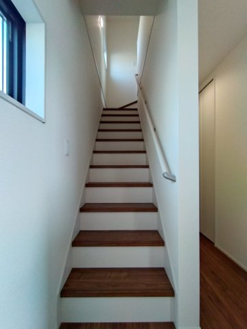 笠間市岩間駅西　第2の洋室|同施工洋室です。採光・通風が良く毎朝気持ち良く起床ができ・・日中も日差しが降り注ぐ～暖かいお部屋です。