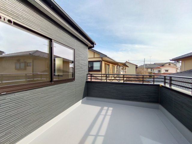 笠間市岩間駅西　第2の前面道路含む現地写真|6台分の駐車スペースがあります