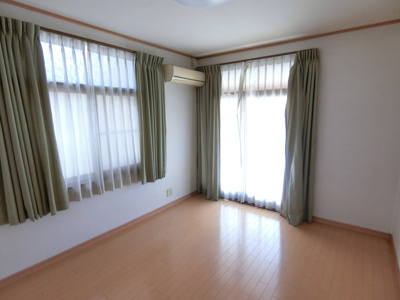 【洋室】 | 【インスペクション実施済】中古一戸建　玉島乙島　11LDK | 南玄関横の洋室。お客様をお迎えする応接間としても利用できます。