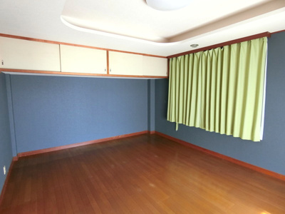 【洋室】 | 【インスペクション実施済】中古一戸建　玉島乙島　11LDK | 2階洋室。2階洋室。折り上げ天井やアクセントクロスが上品さを演出してくれる空間です。