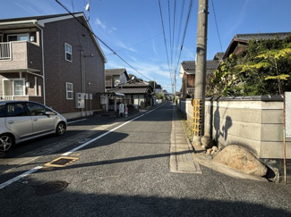 【前面道路含む現地写真】 | 【インスペクション実施済】中古一戸建　玉島乙島　11LDK | 西側前面道路は幅員約4.7ｍの公道です。