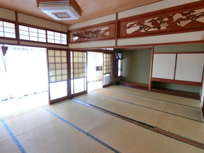 【和室】 | 【インスペクション実施済】中古一戸建　玉島乙島　11LDK | 1階南側の続き間和室。欄間や床の間、縁側が揃った本格的な和の空間。続き間ならではの開放感と、光や風を柔らかく取り込む心地よさが魅力です。