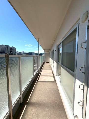ＪＲ＆京阪の２沿線利用可能◆ＬＤＫ２１.４帖の開放的な間取り◆南面バルコニー◆ルネ大津３号棟のバルコニー|バルコニー