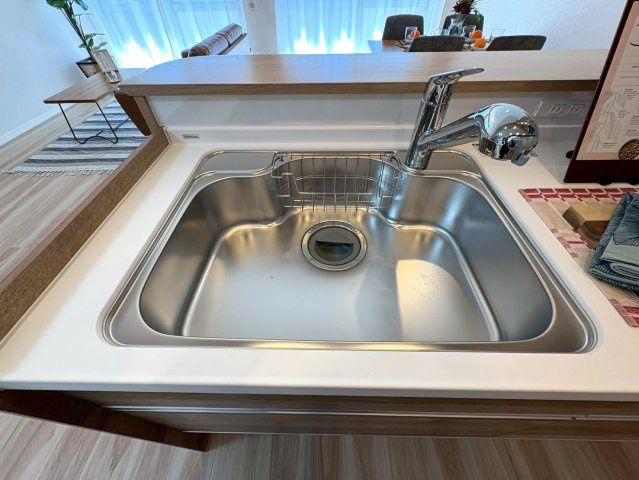 ＪＲ＆京阪の２沿線利用可能◆ＬＤＫ２１.４帖の開放的な間取り◆南面バルコニー◆ルネ大津３号棟のキッチン|シンク