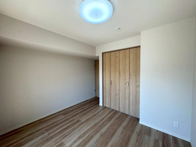 ＪＲ＆京阪の２沿線利用可能◆ＬＤＫ２１.４帖の開放的な間取り◆南面バルコニー◆ルネ大津３号棟の洋室|洋室