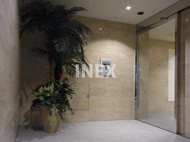 横浜市中区弁天通２丁目の賃貸マンションのエントランス