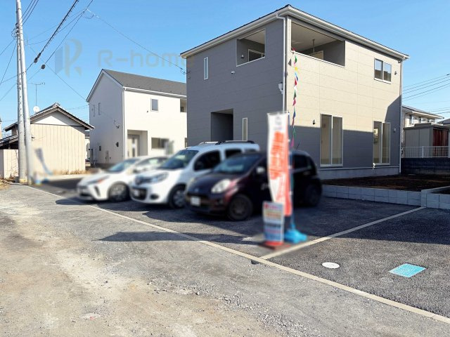 水戸市千波町第15　新築戸建て　2号棟の駐車場|カースペースは3台完備。ゲスト用のスペースも確保できますね♪
