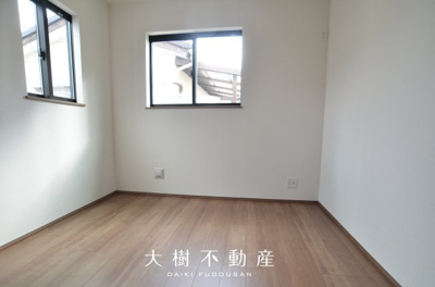 【洋室】 | 座間市ひばりが丘3丁目　新築戸建て　全１棟【仲介手数料無料】 | 2階　洋室1（4.5帖）