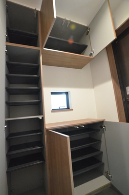 【玄関】 | 座間市ひばりが丘3丁目　新築戸建て　全１棟【仲介手数料無料】