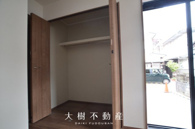 【洋室】 | 座間市ひばりが丘3丁目　新築戸建て　全１棟【仲介手数料無料】 | 1階　洋室3（6.0帖）クローゼット