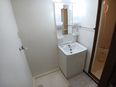 【洗面所】 | 嵐山パレス | 忙しい朝には欠かせない洗面所です