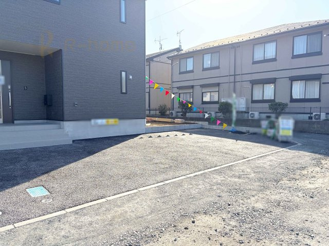 水戸市千波町第15　新築戸建て　3号棟の駐車場|カースペースは3台完備。ゲスト用のスペースも確保できますね♪