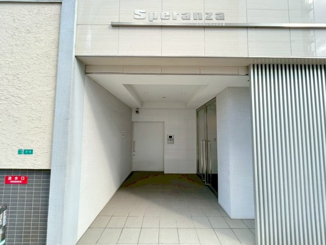 スペランツァ十三東のエントランス