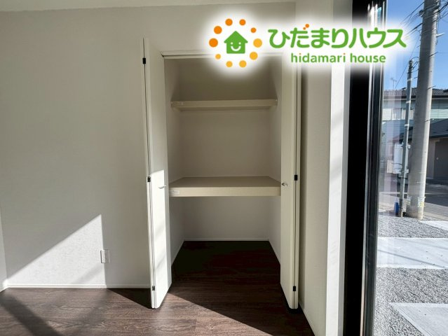 行田市矢場　新築一戸建て　グラファーレ　02の収納|和室に備え付けられた、奥行きがあって使いやすい大容量の押し入れです！
来客用のお布団や座布団はもちろん、季節物の扇風機や暖房器具、かさばる荷物なども一箇所にすっきりとまとめて保管できます◎
