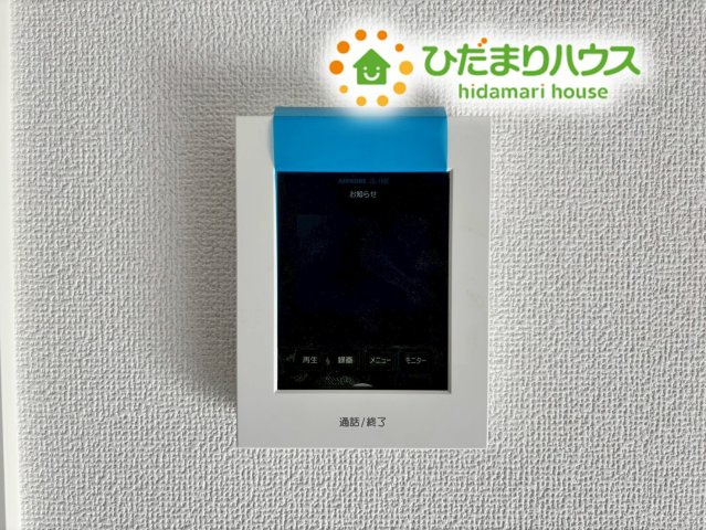 行田市矢場　新築一戸建て　グラファーレ　02のセキュリティ|お部屋の中から来客の顔をハッキリと確認できる、TVモニター付きのインターホンです！
突然の訪問や留守番中のお子様でも、相手を確認してから応対できるため安心感があります。
操作も簡単で分かりやすいです！